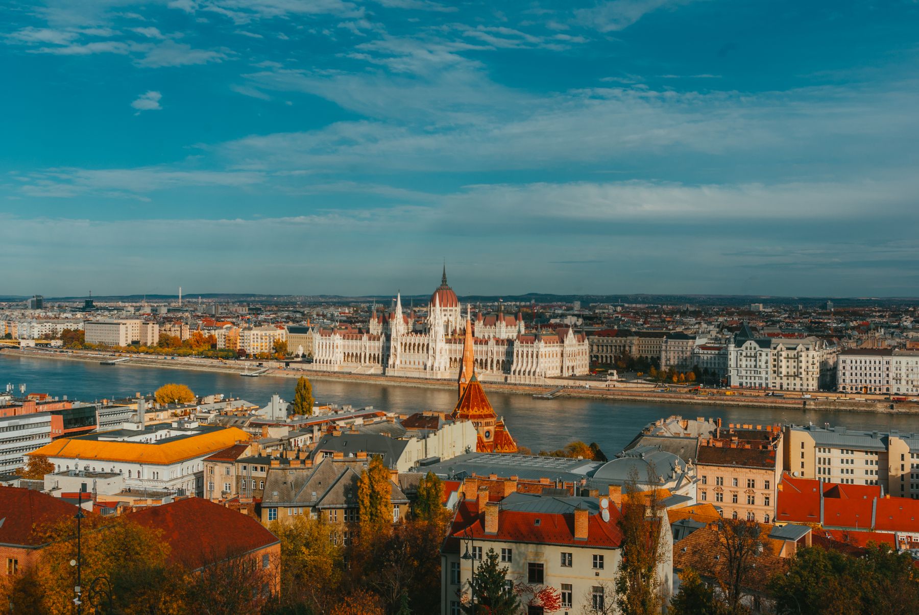 Budapest és a Duna panorámája
